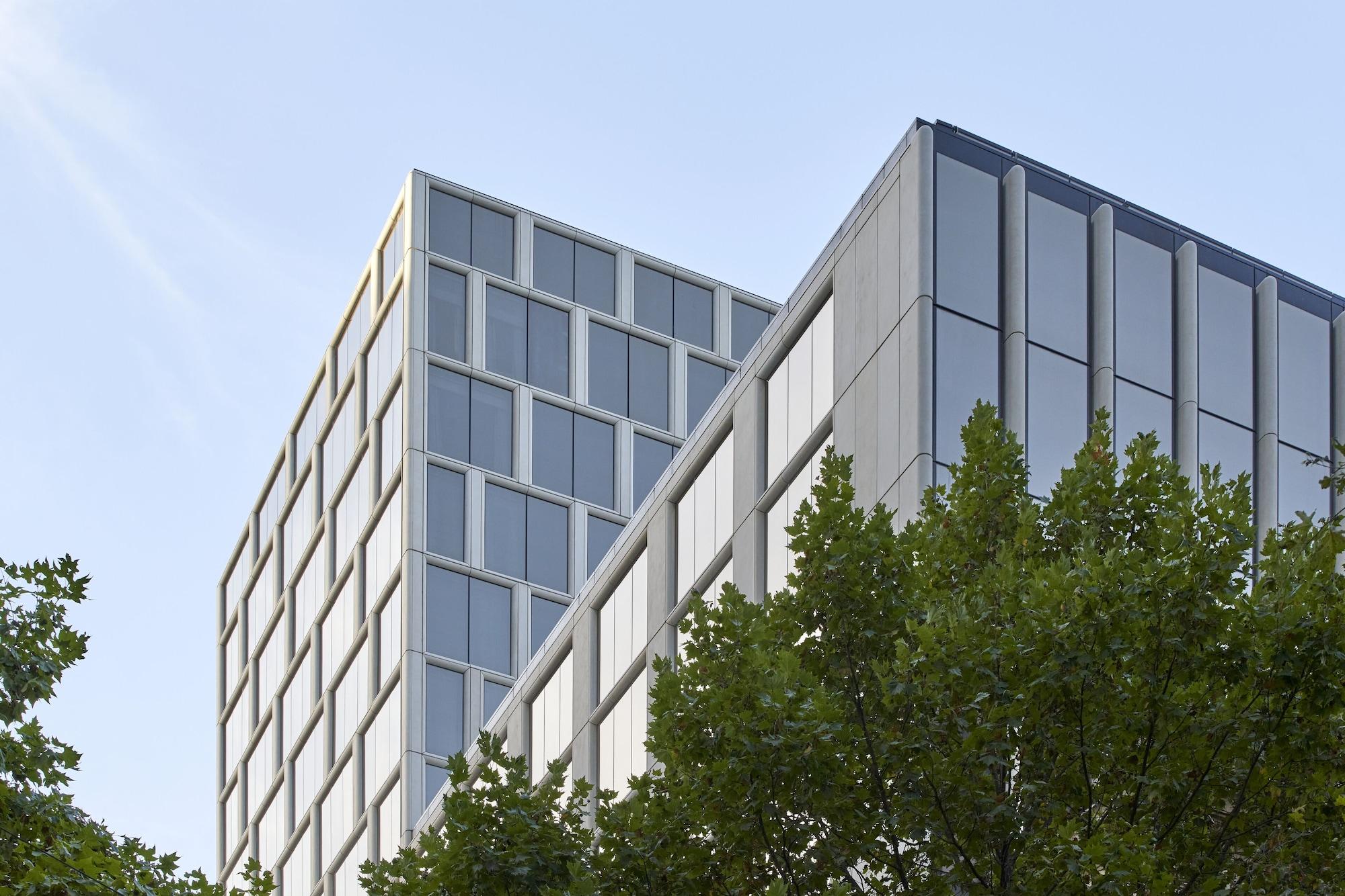 Hilton Melbourne Little Queen Street Екстериор снимка The new building of the University of Cambridge Judge Business School