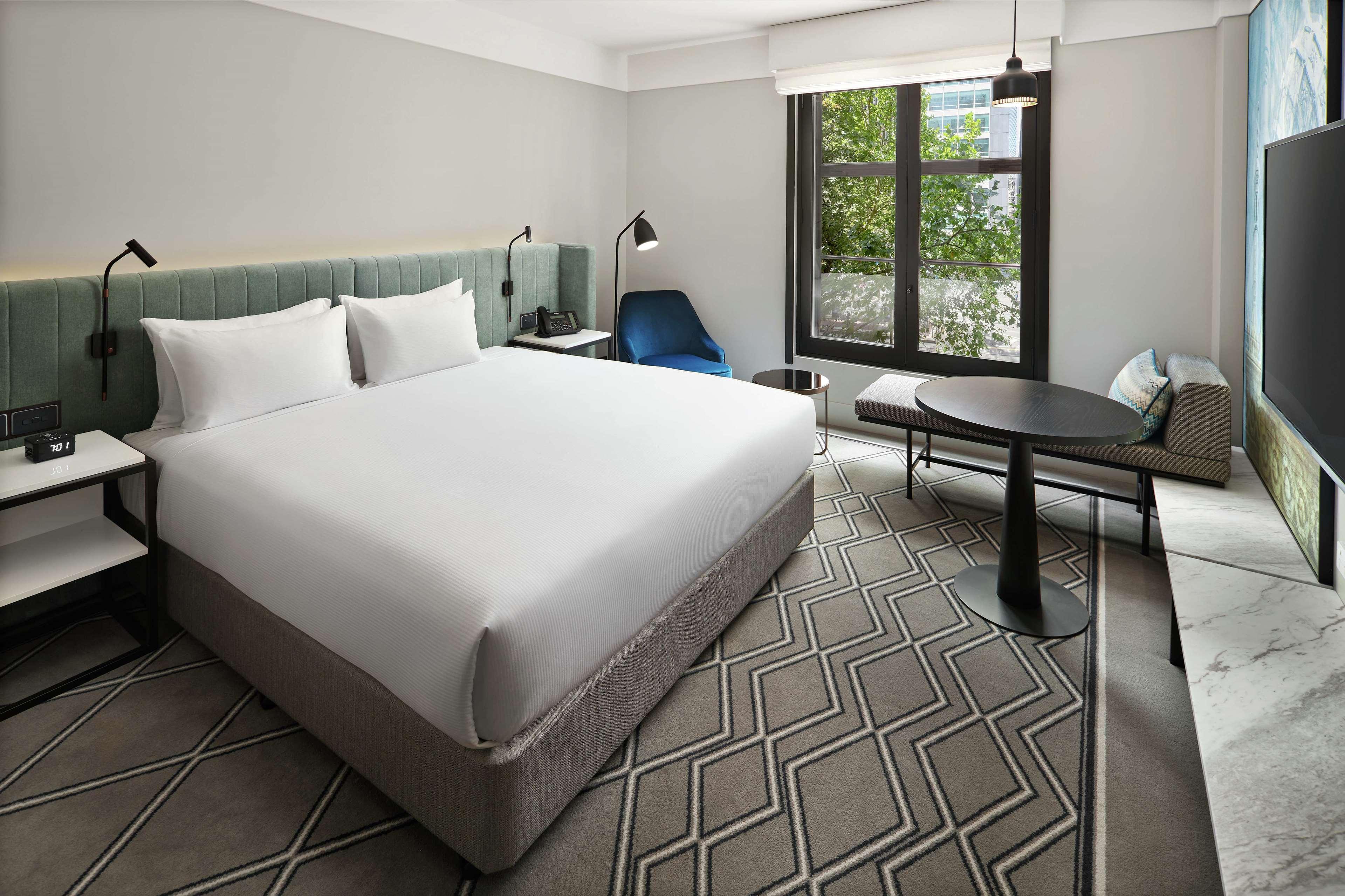 Hilton Melbourne Little Queen Street Екстериор снимка A room at the hotel