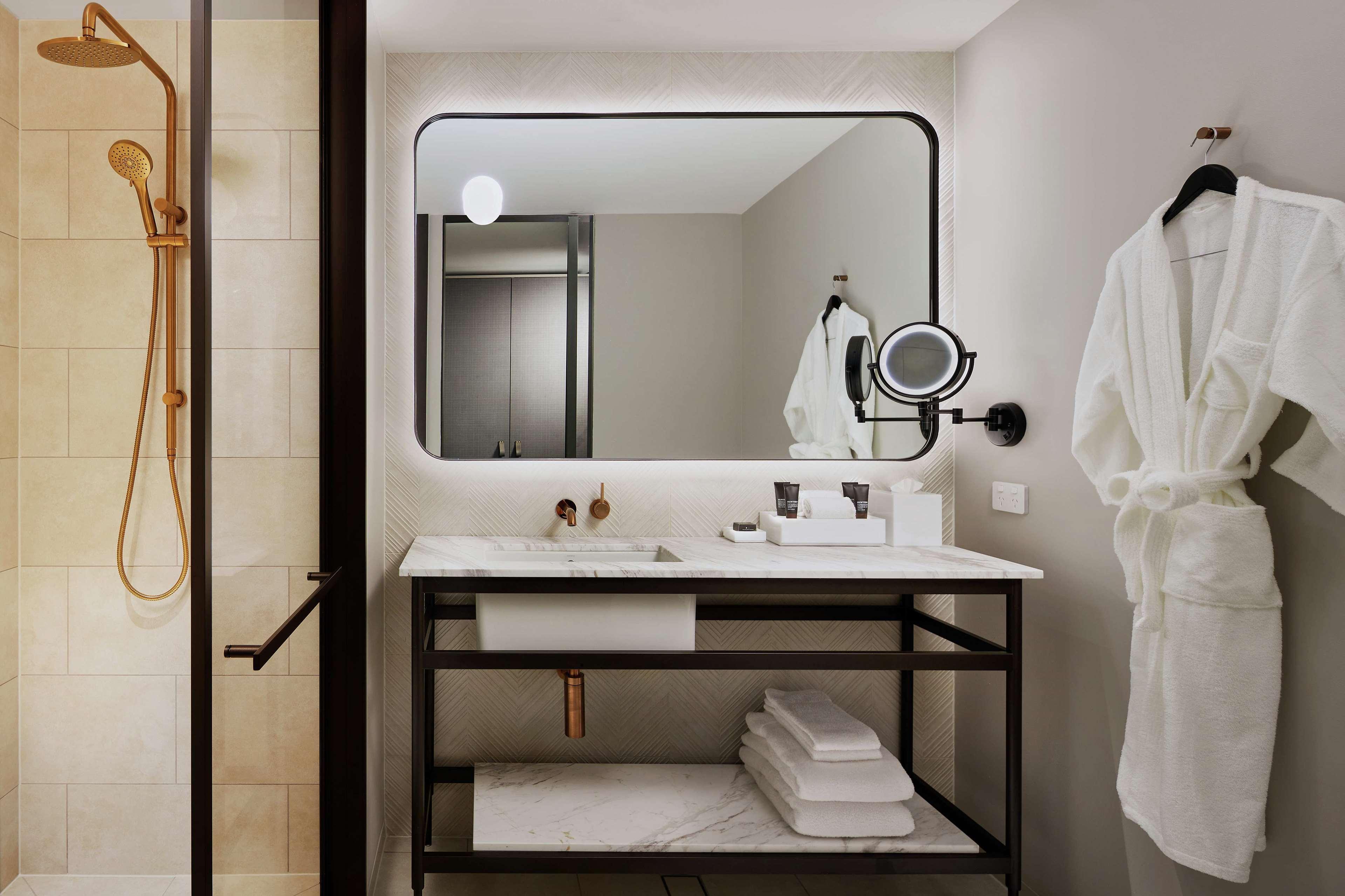 Hilton Melbourne Little Queen Street Екстериор снимка Bathroom