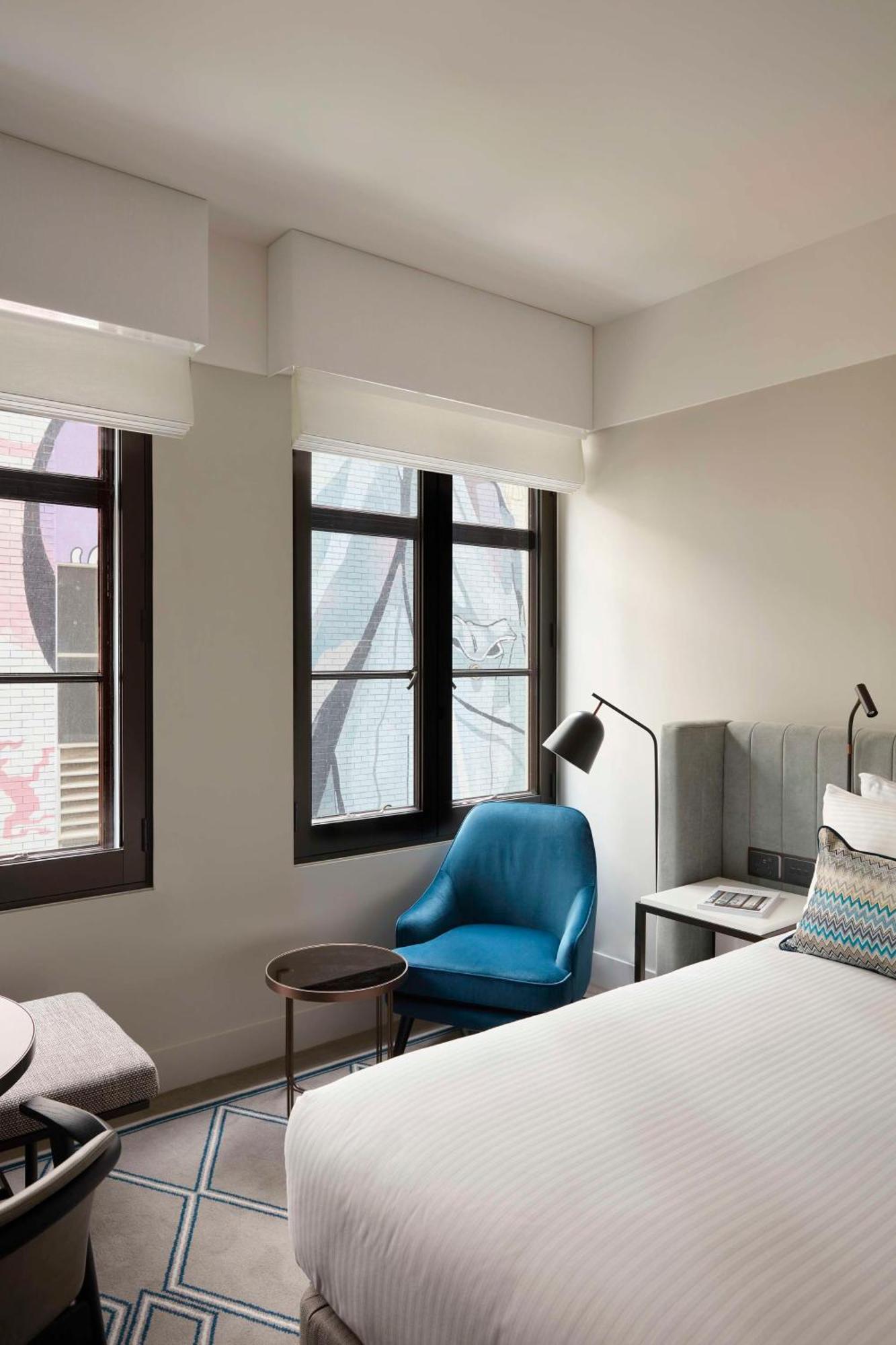 Hilton Melbourne Little Queen Street Екстериор снимка A guest room at the Hotel 57