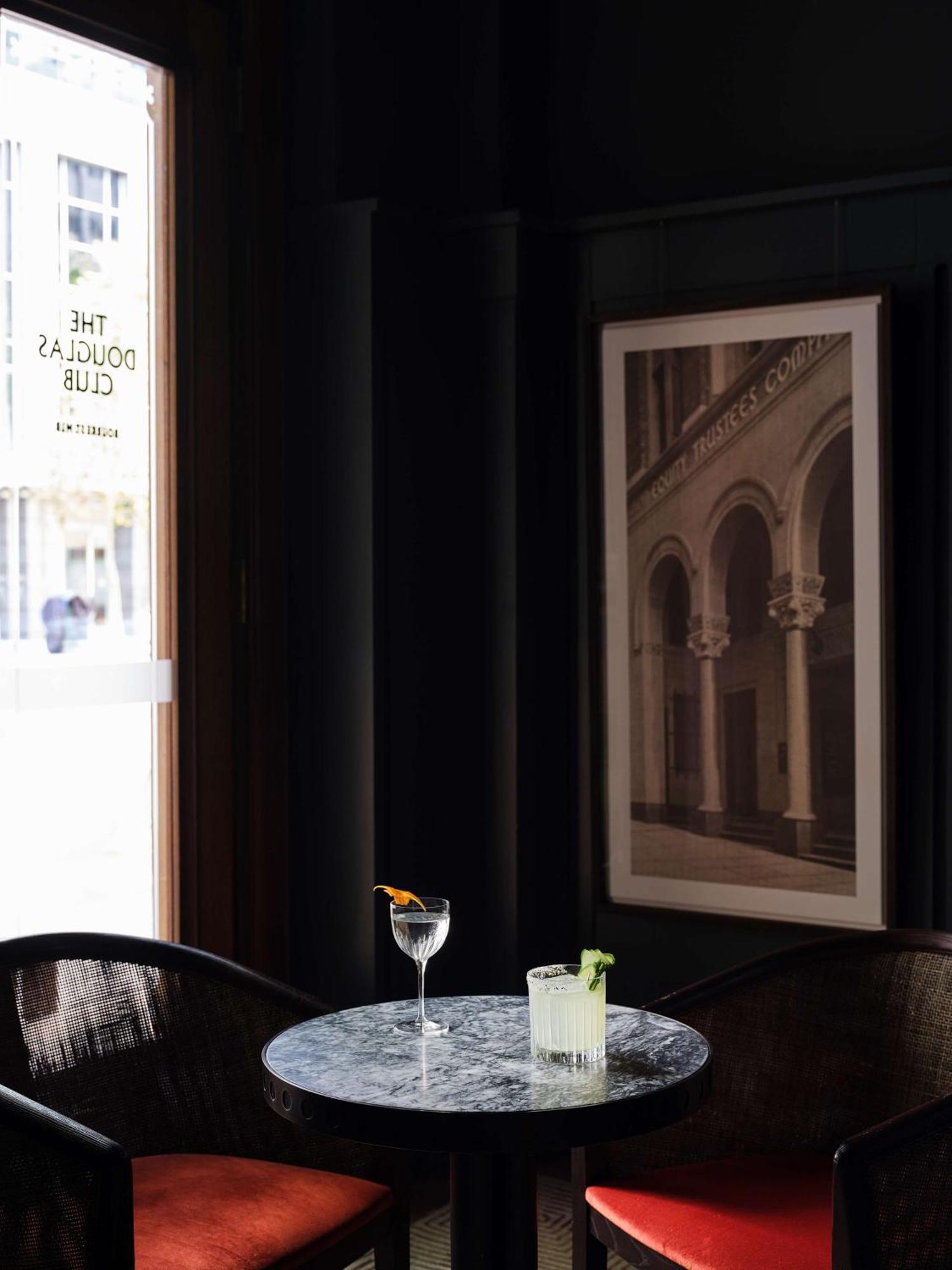Hilton Melbourne Little Queen Street Екстериор снимка The Lounge at the Hotel
