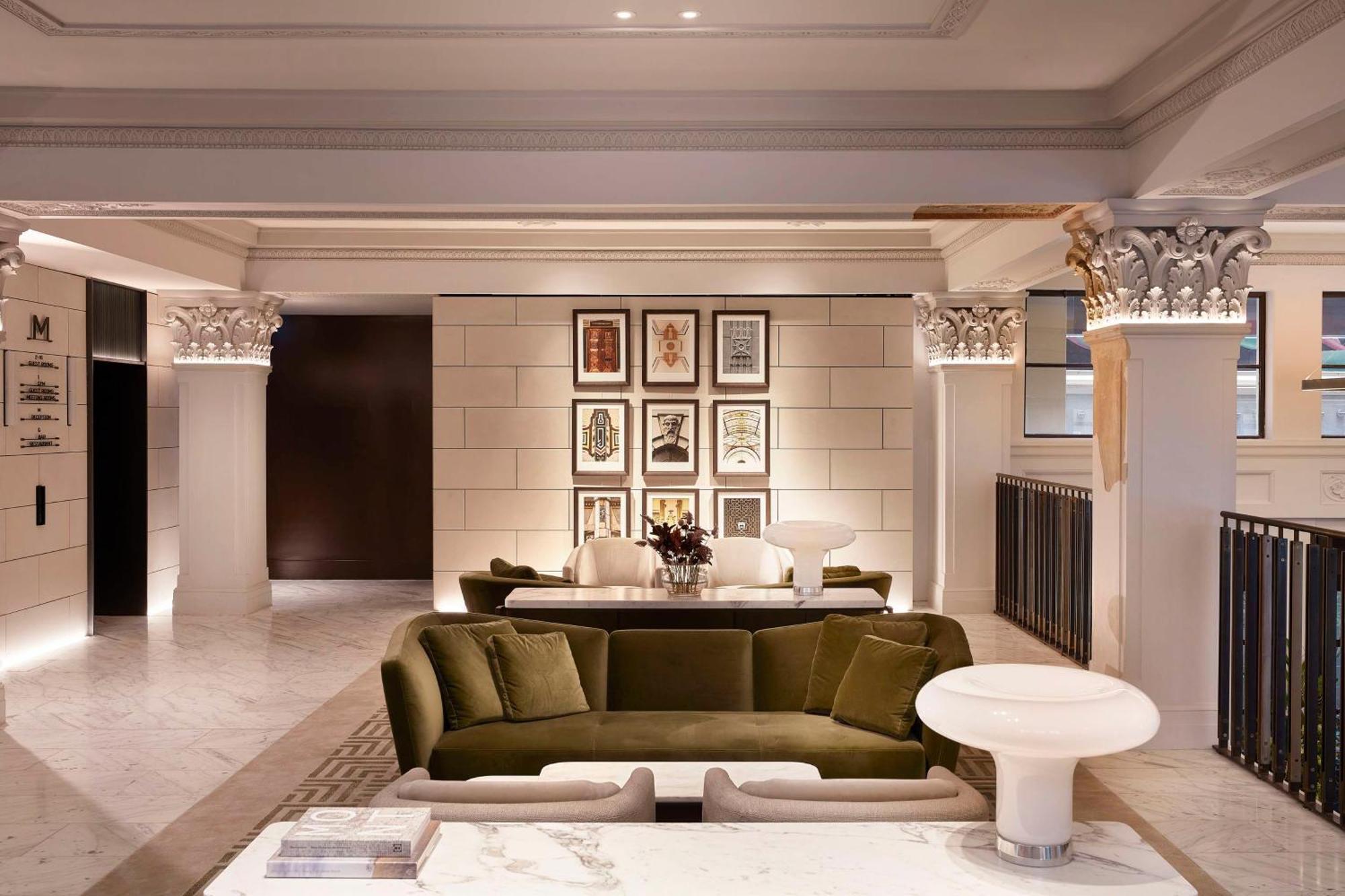 Hilton Melbourne Little Queen Street Екстериор снимка The lobby of the hotel