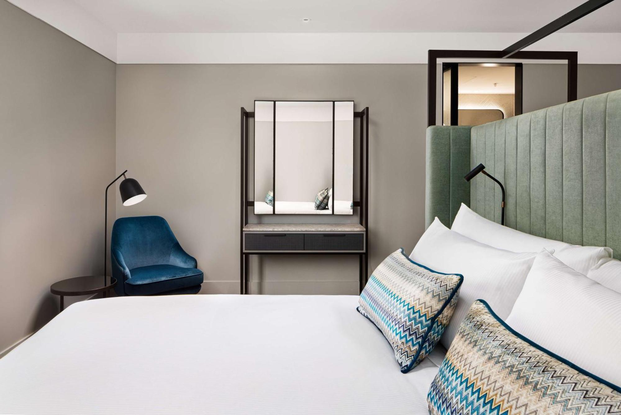 Hilton Melbourne Little Queen Street Екстериор снимка A bedroom at the hotel