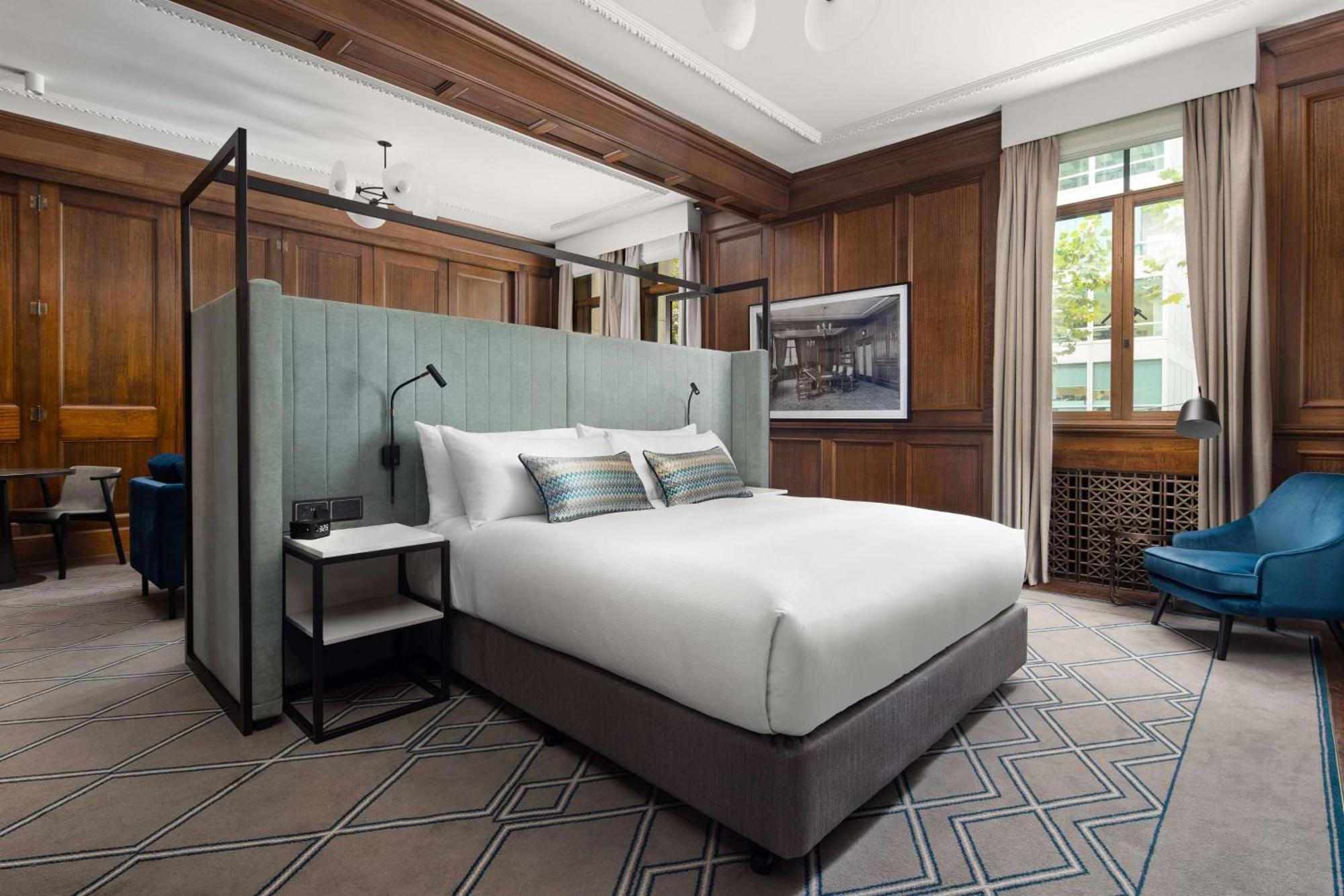 Hilton Melbourne Little Queen Street Екстериор снимка A bedroom at the hotel