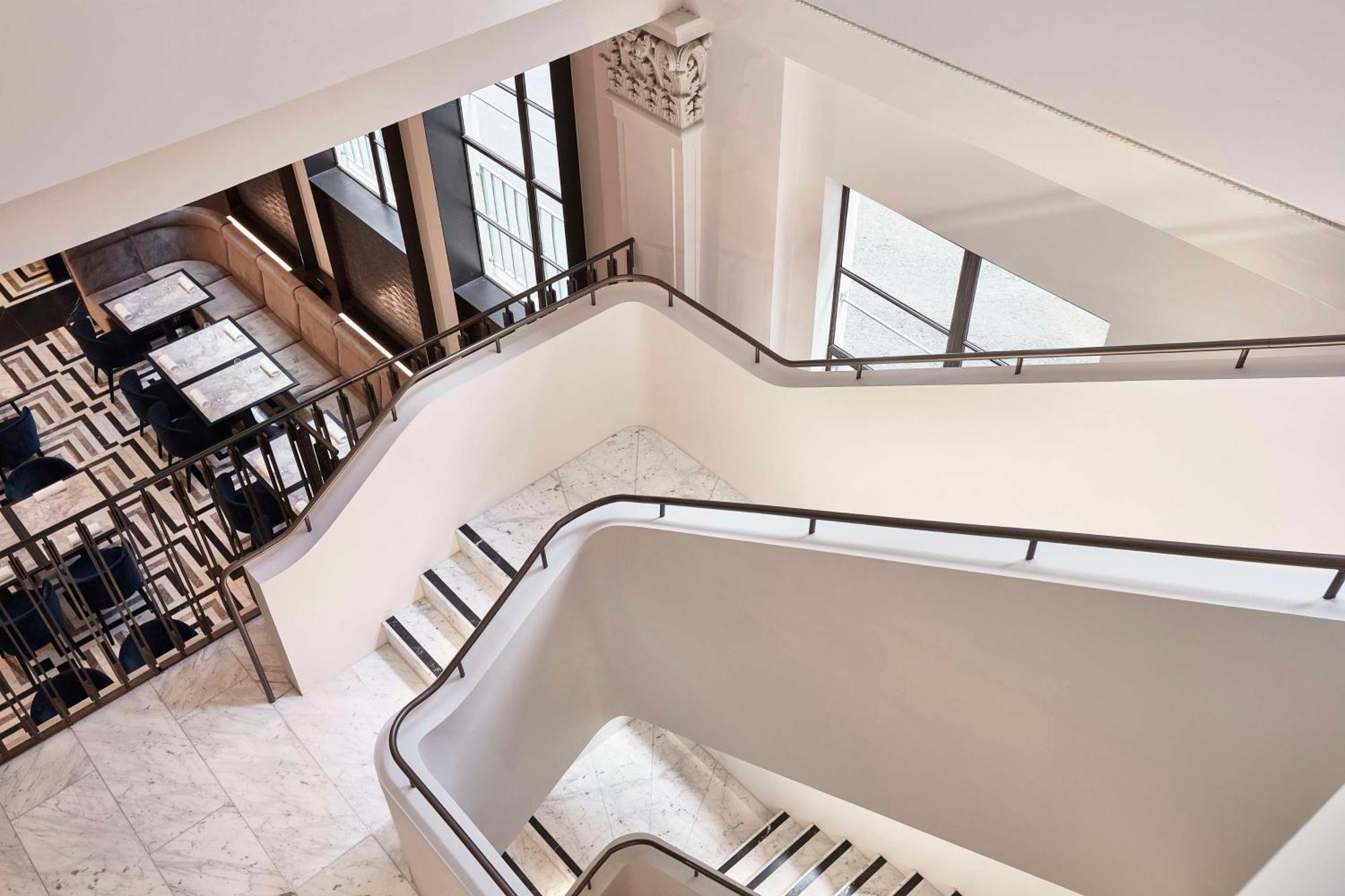 Hilton Melbourne Little Queen Street Екстериор снимка Staircase
