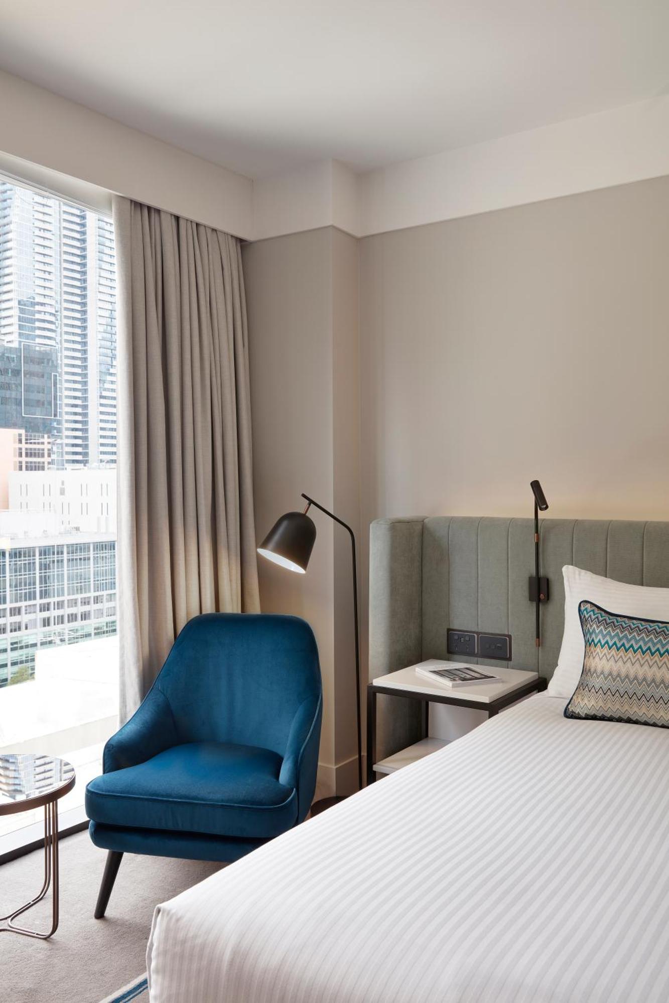 Hilton Melbourne Little Queen Street Екстериор снимка A room at the hotel