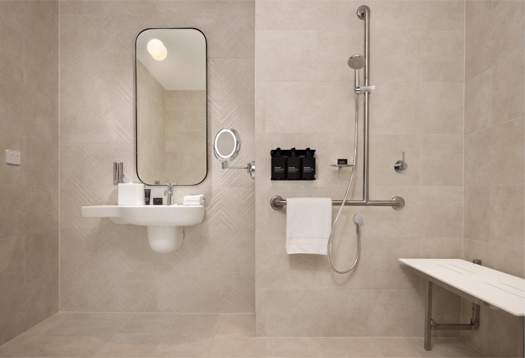 Hilton Melbourne Little Queen Street Екстериор снимка A wet room